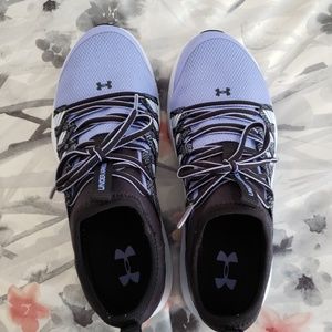 Underarmour tenna shoes